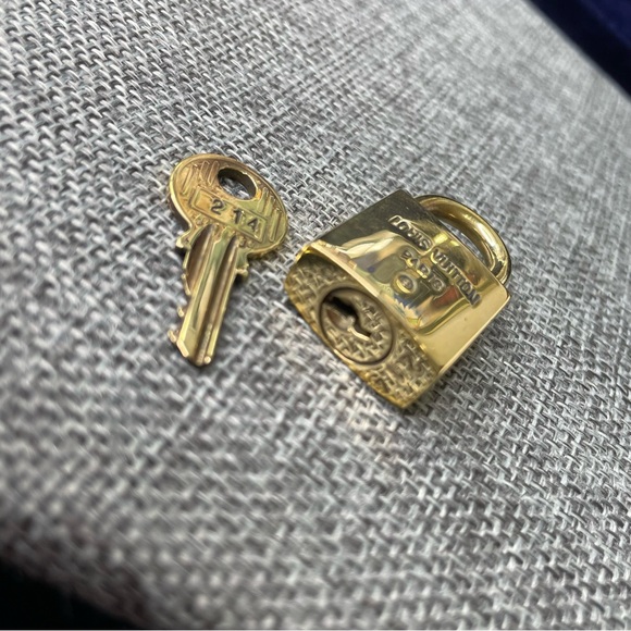 Louis Vuitton LV lock and key #214 - Picture 2 of 10